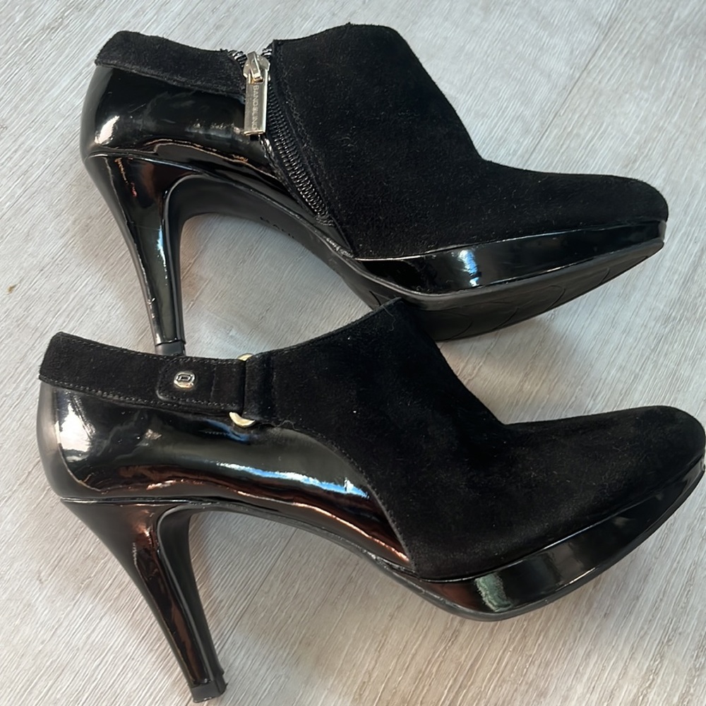 Bootie platform with suede and patten leather